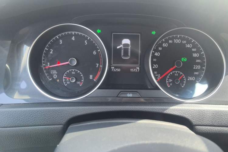 Used Volkswagen Golf 2019 280TSI DSG Comfort Version China VI Standard Odometer Close Up