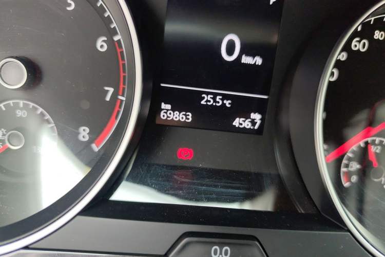 Used Volkswagen Golf 2019 280TSI DSG Comfort Version China VI Standard Odometer Close Up