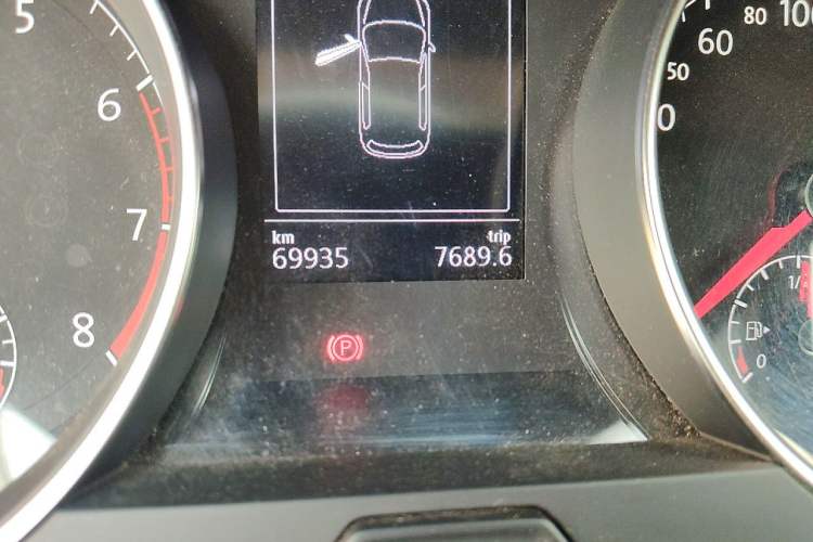 Used Volkswagen Golf 2019 280TSI DSG Comfort Version China VI Standard Odometer Close Up