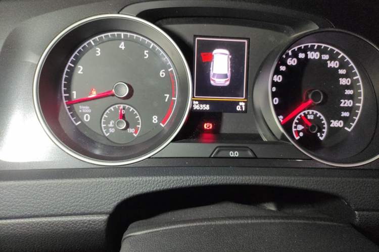 Used Volkswagen Golf 2019 1.8TSI Travel Edition Odometer Close Up