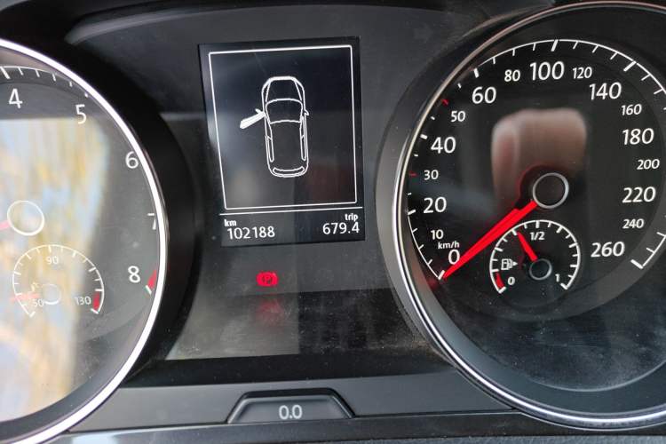 Used Volkswagen Golf 2019 280TSI DSG Comfort Version China VI Standard Odometer Close Up