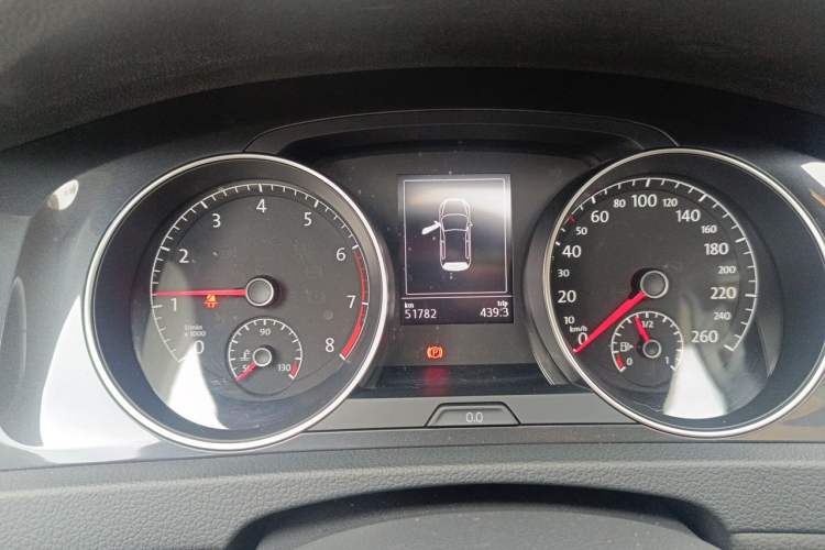 Used Volkswagen Golf 2019 280TSI DSG Comfort Version China VI Standard Odometer Close Up