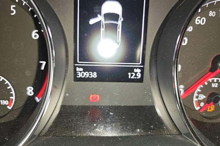 Used Volkswagen Golf 2019 200TSI DSG Comfort & Ambition Edition China VI Standard Odometer Close Up