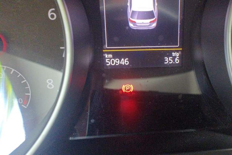 Used Volkswagen Golf 2019 1.8TSI Travel Edition Odometer Close Up