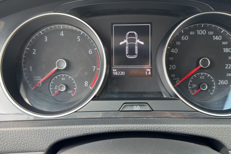 Used Volkswagen Golf 2019 280TSI DSG Comfort Version China VI Standard Odometer Close Up