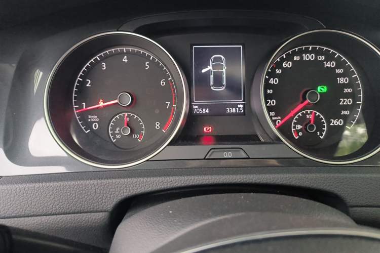 Used Volkswagen Golf 2019 280TSI DSG Comfort Version China VI Standard Odometer Close Up
