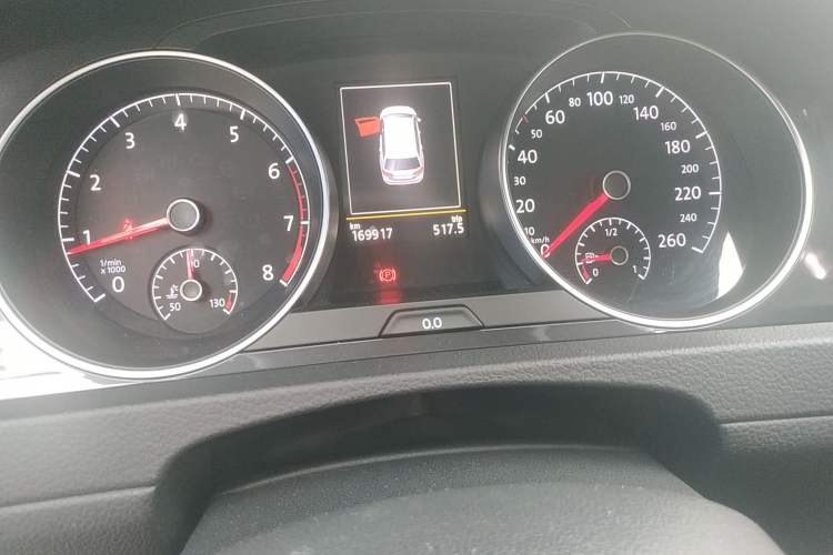 Used Volkswagen Golf 2019 1.8TSI Travel Edition Odometer Close Up