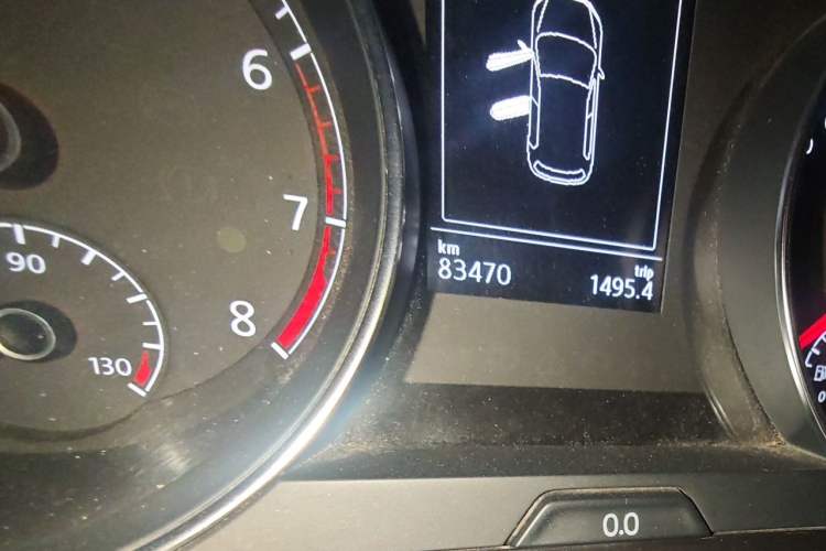 Used Volkswagen Golf 2019 280TSI DSG Luxury Version China VI Standard Odometer Close Up