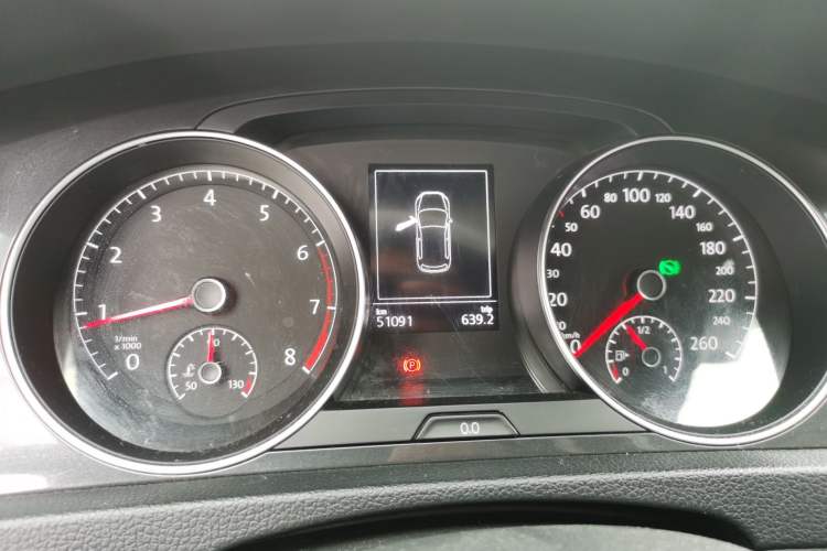 Used Volkswagen Golf 2019 280TSI DSG Comfort Version China VI Standard Odometer Close Up