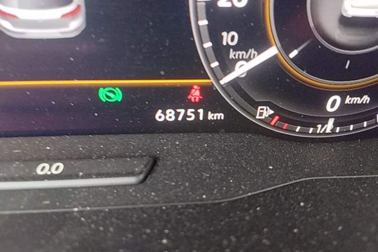 Used Volkswagen Golf 2019 280TSI DSG Luxury Version China VI Standard Odometer Close Up