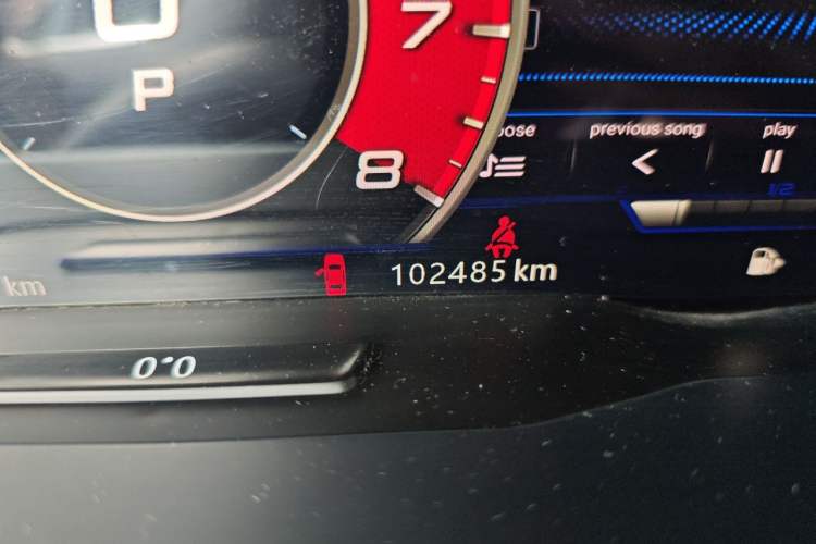 Used Volkswagen Golf 2019 280TSI DSG R-Line China VI Standard Odometer Close Up