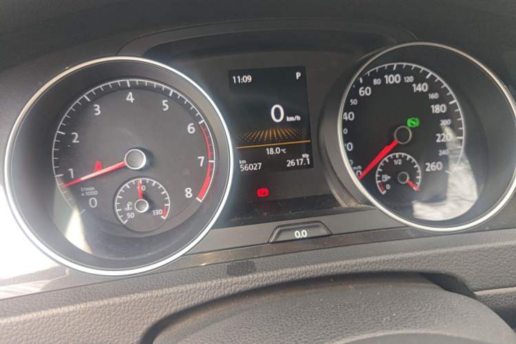 Used Volkswagen Golf 2019 1.8TSI Travel Edition Odometer Close Up