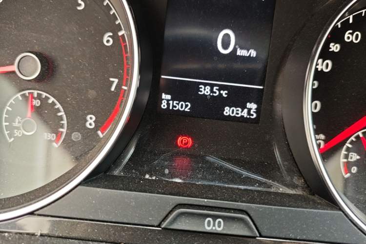 Used Volkswagen Golf 2019 280TSI DSG Comfort Version China VI Standard Odometer Close Up
