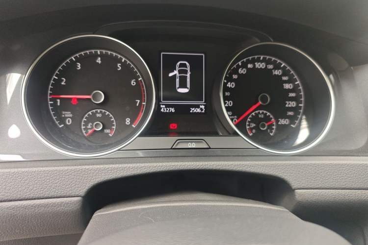 Used Volkswagen Golf 2019 200TSI DSG Comfort & Ambition Edition China VI Standard Odometer Close Up