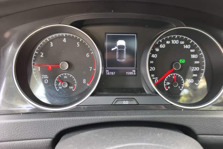 Used Volkswagen Golf 2019 200TSI DSG Comfort & Ambition Edition China VI Standard Odometer Close Up