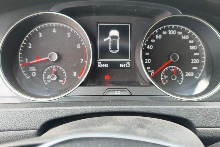 Used Volkswagen Golf 2019 280TSI DSG Comfort Version China VI Standard Odometer Close Up