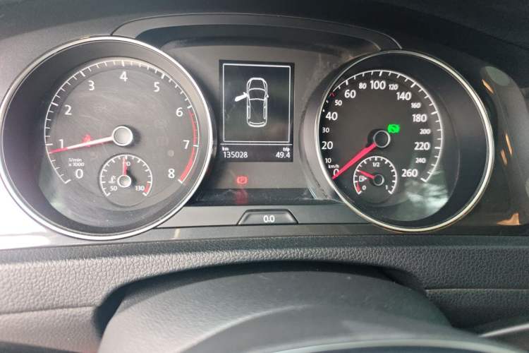 Used Volkswagen Golf 2019 200TSI DSG Comfort Version China VI Standard Odometer Close Up