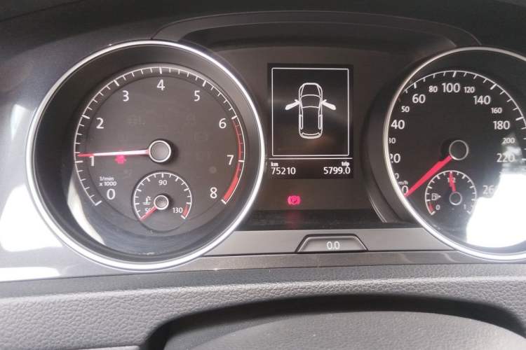 Used Volkswagen Golf 2019 1.6L Automatic Comfort Model China V Standard Odometer Close Up