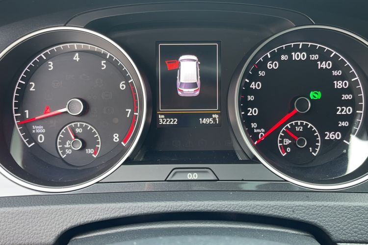 Used Volkswagen Golf 2019 1.8TSI Travel Edition Odometer Close Up