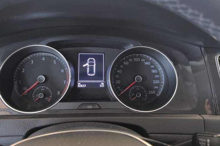 Used Volkswagen Golf 2019 280TSI DSG Comfort Version China VI Standard Odometer Close Up