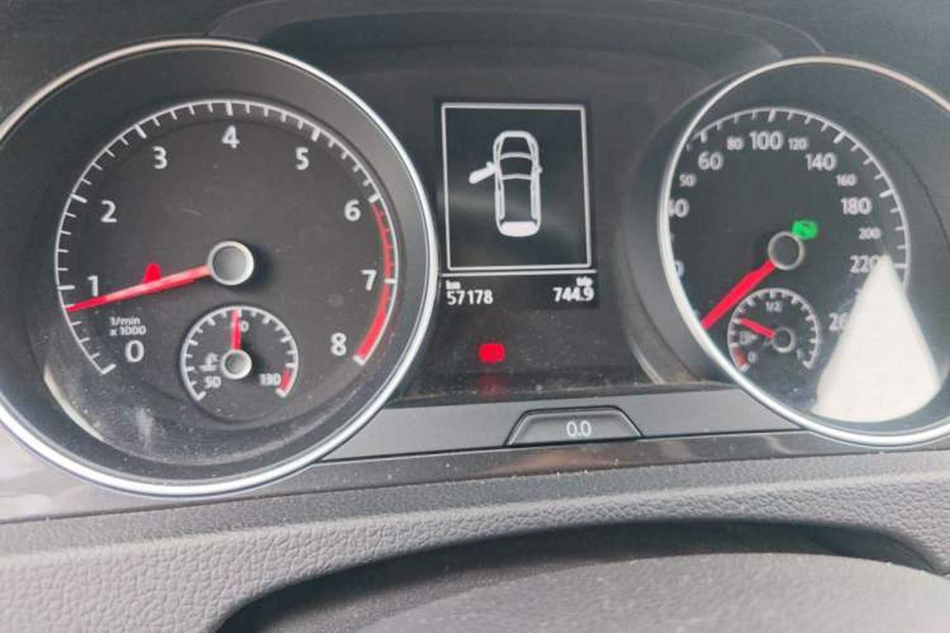Used Volkswagen Golf 2019 280TSI DSG Comfort Version China VI Standard Odometer Close Up