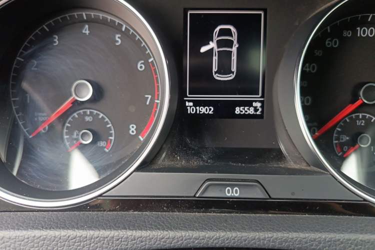 Used Volkswagen Golf 2019 280TSI DSG R-Line Model China V Standard Odometer Close Up