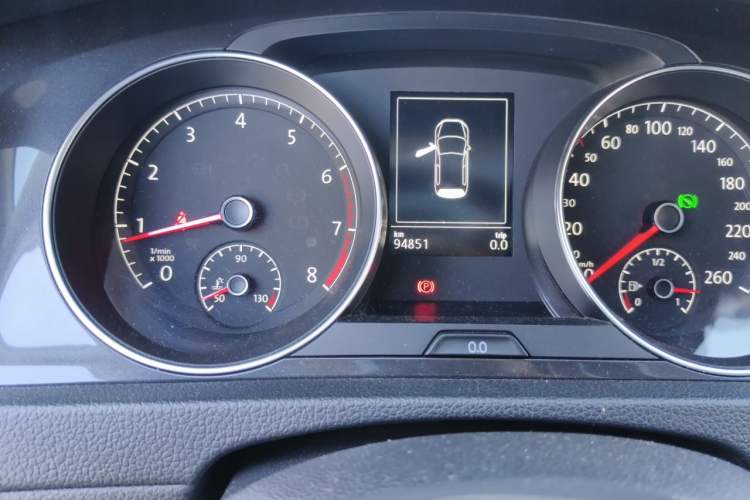 Used Volkswagen Golf 2019 1.6L Automatic Comfort Model China V Standard Odometer Close Up