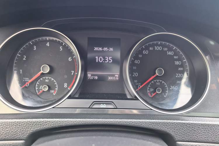 Used Volkswagen Golf 2019 200TSI DSG Comfort Version China VI Standard Odometer Close Up