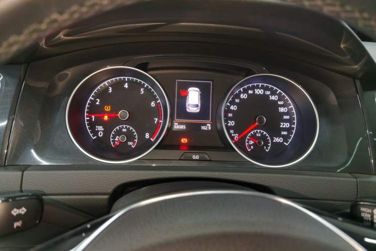 Used Volkswagen Golf 2019 1.8TSI Travel Edition Odometer Close Up