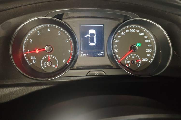 Used Volkswagen Golf 2019 200TSI DSG Comfort & Ambition Edition China VI Standard Odometer Close Up