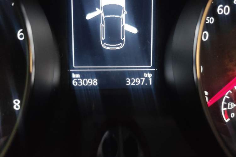 Used Volkswagen Golf 2019 280TSI DSG Comfort Version China VI Standard Odometer Close Up