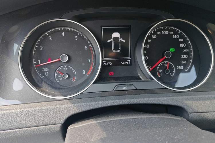 Used Volkswagen Golf 2019 280TSI DSG Comfort Version China VI Standard Odometer Close Up