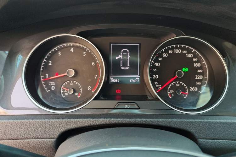 Used Volkswagen Golf 2019 1.6L Automatic Comfort Model China V Standard Odometer Close Up