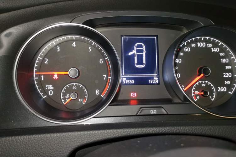 Used Volkswagen Golf 2019 280TSI DSG Comfort Version China VI Standard Odometer Close Up