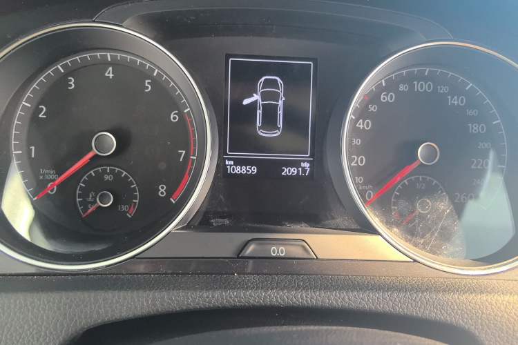 Used Volkswagen Golf 2019 1.6L Automatic Comfort Model China V Standard Odometer Close Up