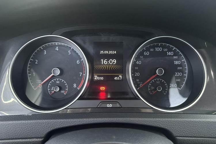Used Volkswagen Golf 2019 1.8TSI Travel Edition Odometer Close Up