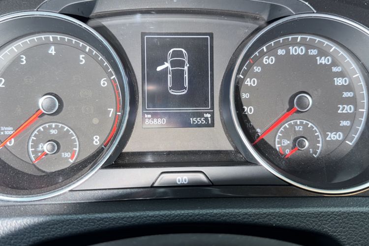 Used Volkswagen Golf 2019 280TSI DSG Luxury Version China VI Standard Odometer Close Up