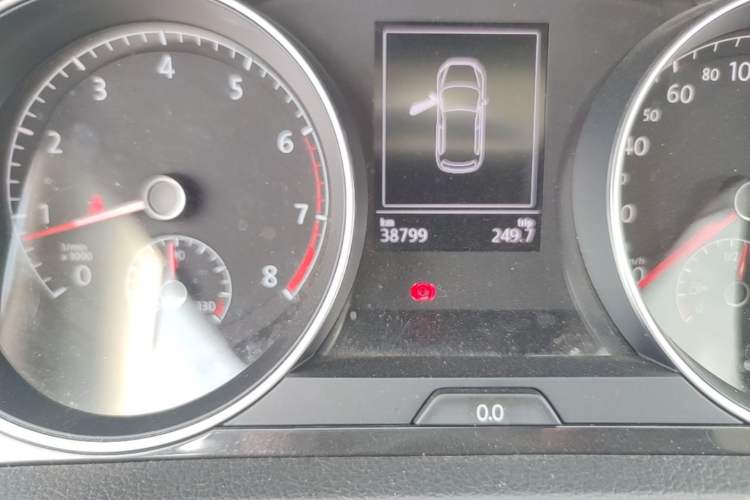Used Volkswagen Golf 2019 1.6L Automatic Comfort Model China V Standard Odometer Close Up