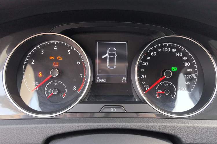 Used Volkswagen Golf 2019 280TSI DSG Comfort Version China VI Standard Odometer Close Up