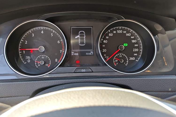 Used Volkswagen Golf 2019 280TSI DSG Comfort Version China VI Standard Odometer Close Up