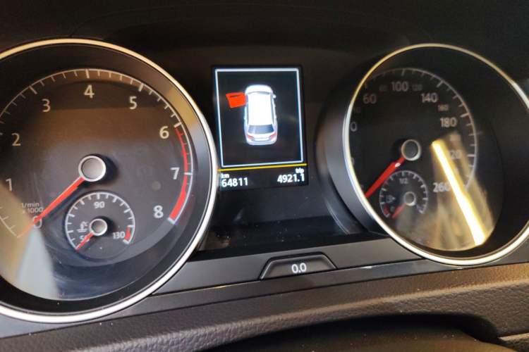 Used Volkswagen Golf 2019 1.8TSI Travel Edition Odometer Close Up