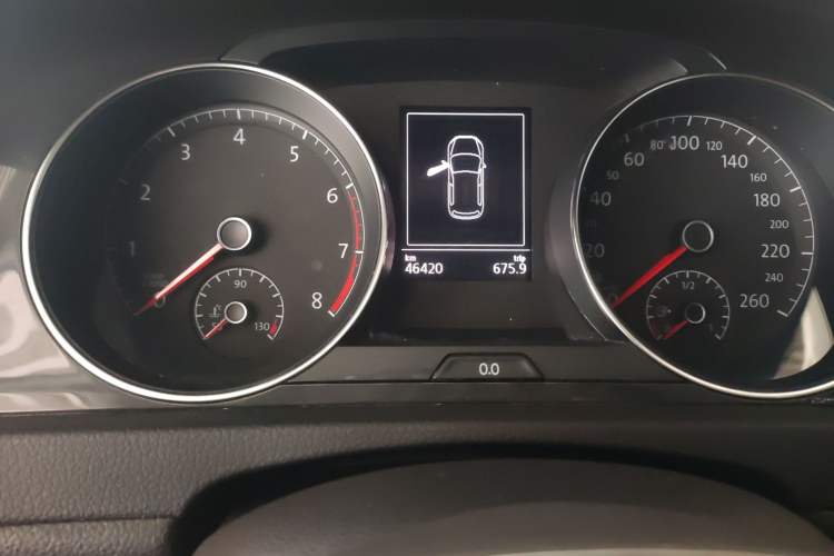 Used Volkswagen Golf 2019 280TSI DSG Comfort Version China VI Standard Odometer Close Up