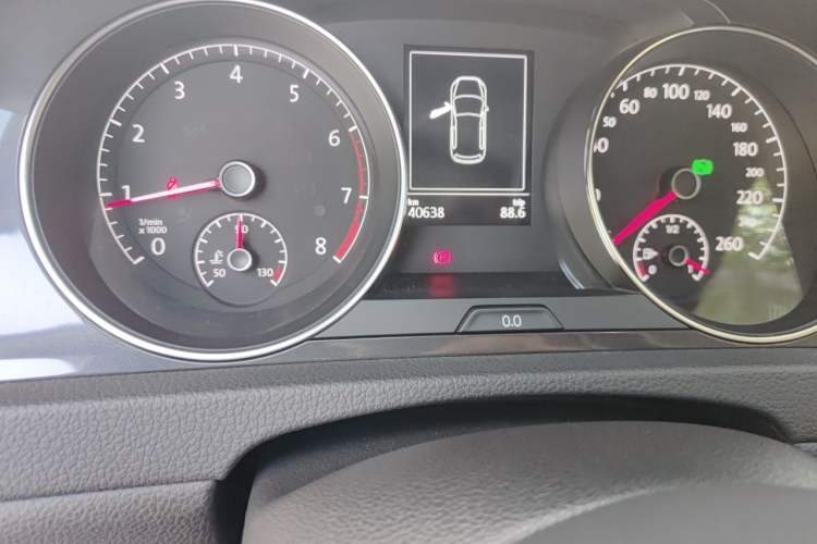Used Volkswagen Golf 2019 280TSI DSG Comfort Version China VI Standard Odometer Close Up