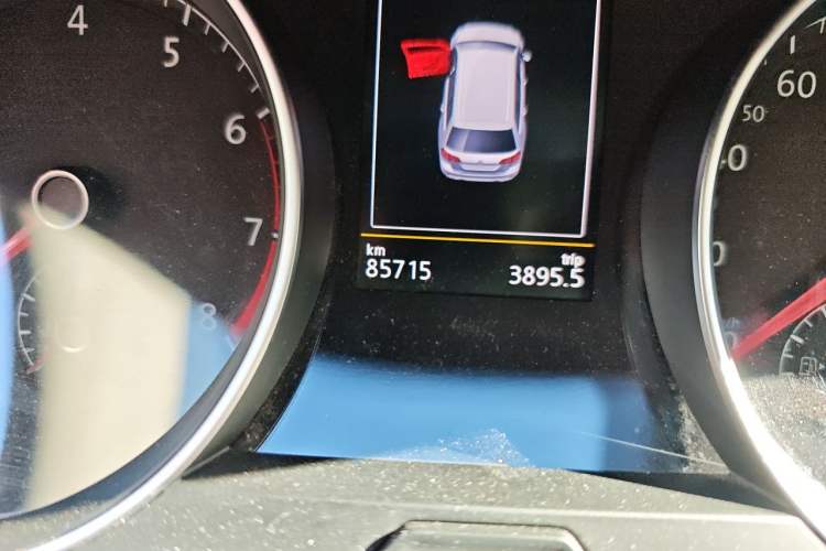 Used Volkswagen Golf 2019 1.8TSI Travel Edition Odometer Close Up
