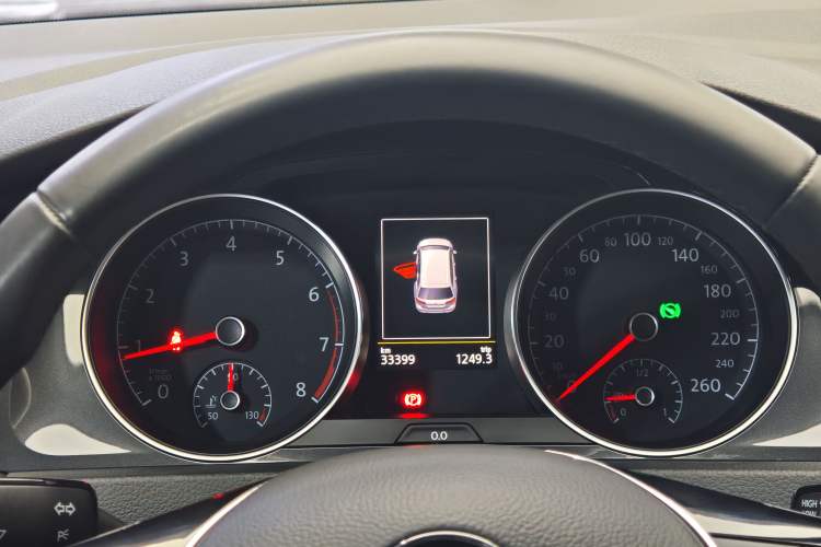 Used Volkswagen Golf 2019 1.8TSI Travel Edition Odometer Close Up