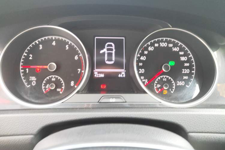 Used Volkswagen Golf 2019 200TSI DSG Comfort & Ambition Edition China VI Standard Odometer Close Up
