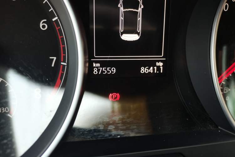 Used Volkswagen Golf 2019 280TSI DSG R-Line China VI Standard Odometer Close Up