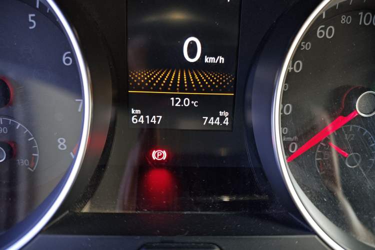Used Volkswagen Golf 2019 1.8TSI Travel Edition Odometer Close Up