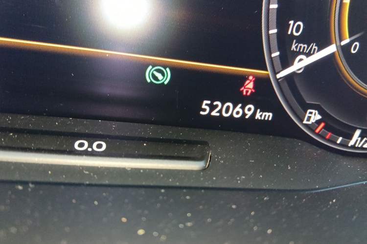 Used Volkswagen Golf 2019 280TSI DSG Luxury Version China VI Standard Odometer Close Up