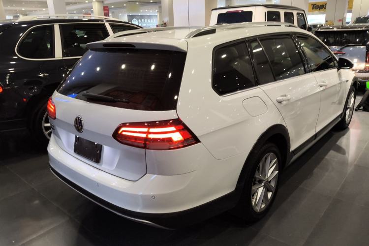 Used Volkswagen Golf 2019 1.8TSI Travel Edition Rear Right 45 Deg
